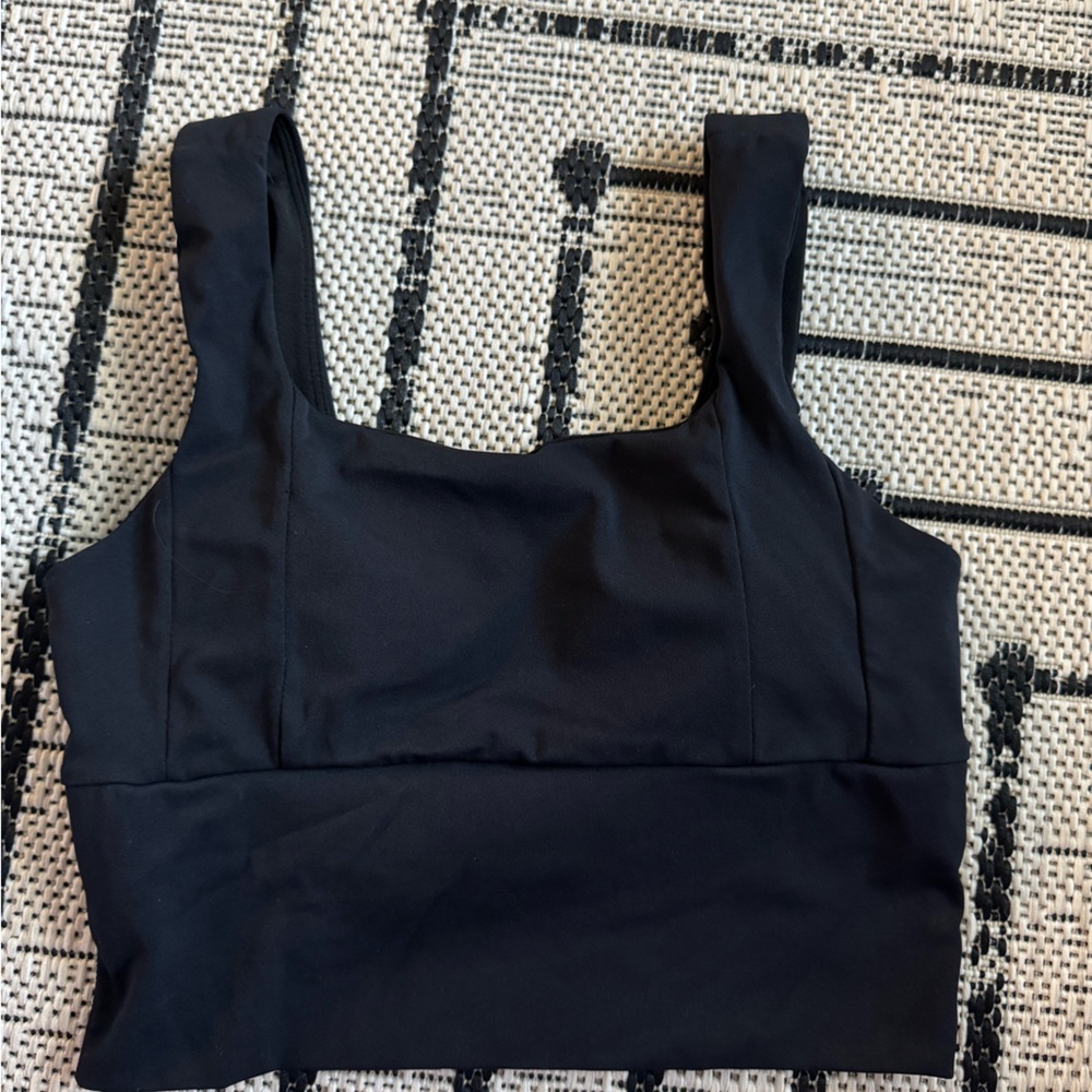 Black Workout Crop Top